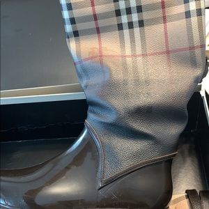Rain boots Burberry